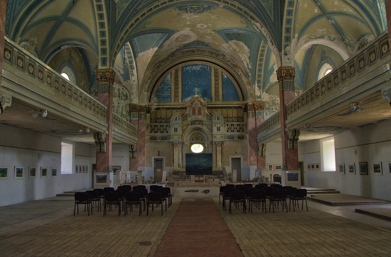production-services-and-filming-in-slovakia-church-interior